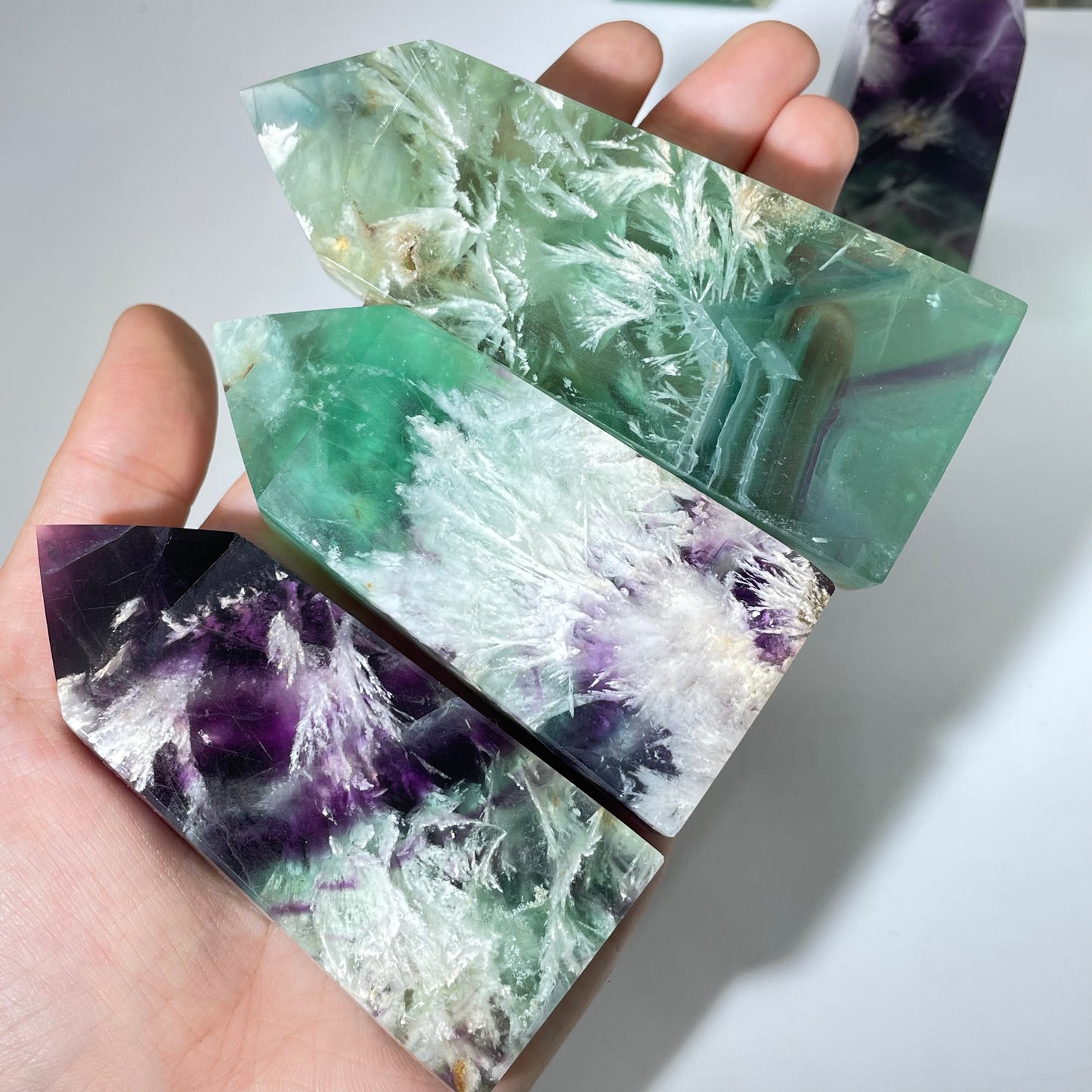 Tour de fluorite en flocon de neige