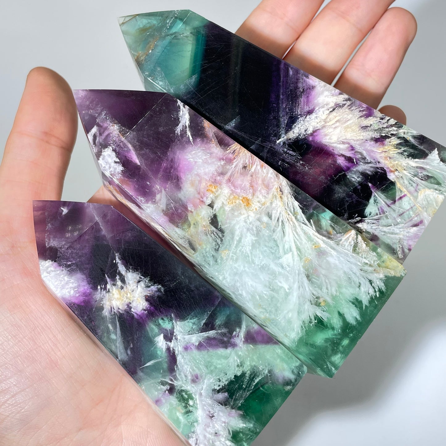 Tour de fluorite en flocon de neige